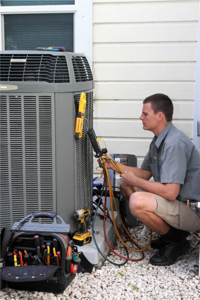 picture of tech working on AC unit Melbourne FL